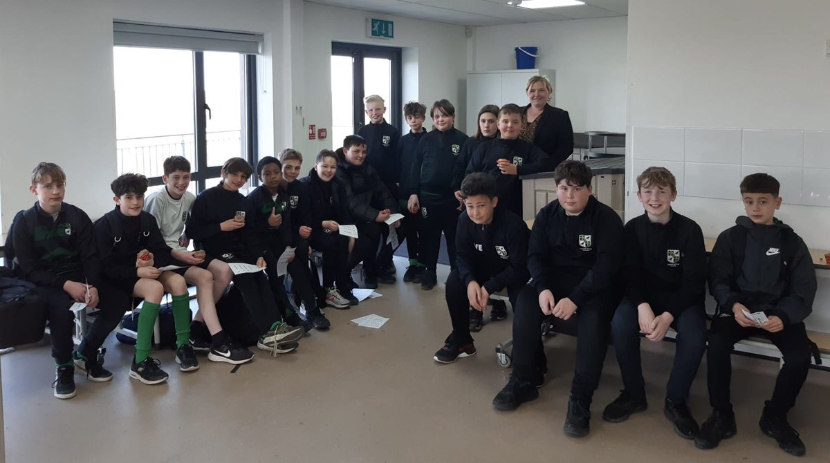 rw_school's tweet photo. Some more fantastic Year 7 students enjoying our monthly ‘Birthday Break' with our Headteacher, Ms Lester. Happy Birthday to you all! #RWS7 #Feedback https://t.co/siIr7qWo5J