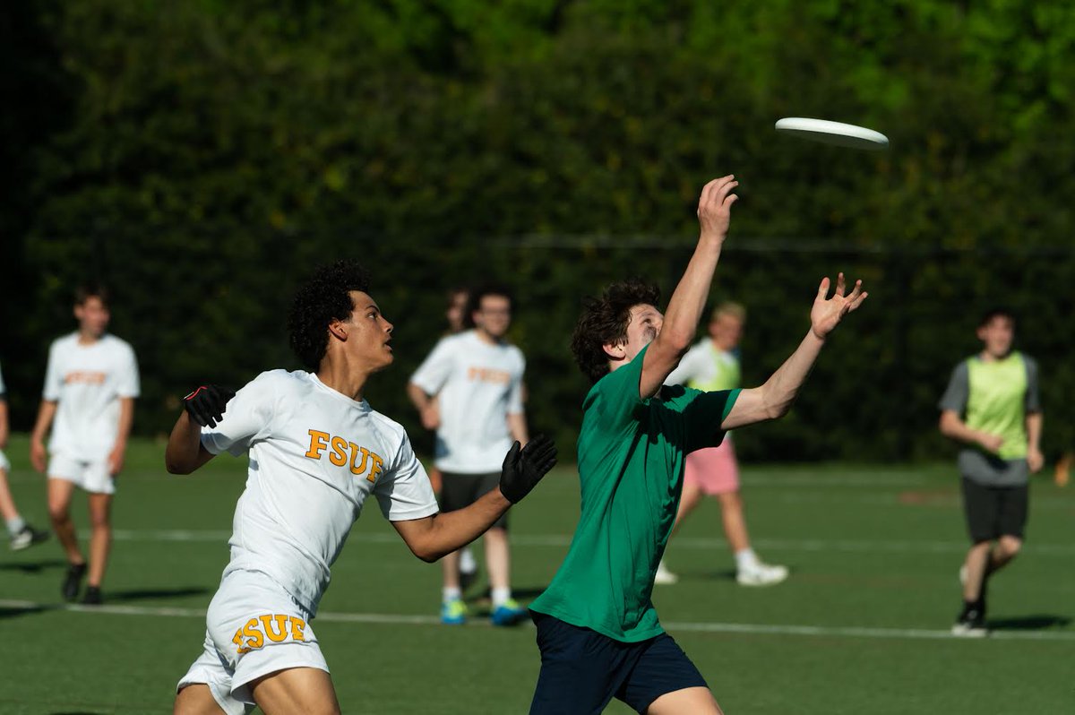 CACougars's tweet image. Congrats to our Ultimate Frisbee team for bringing home the win in their match last night! CA won 15-10.  Asa S. led the team with five touchdown receptions.  An excellent match all around. Way to go, team! #UltimateFrisbee #CommonwealthAcademy #LifeChangingLearning #Athletics