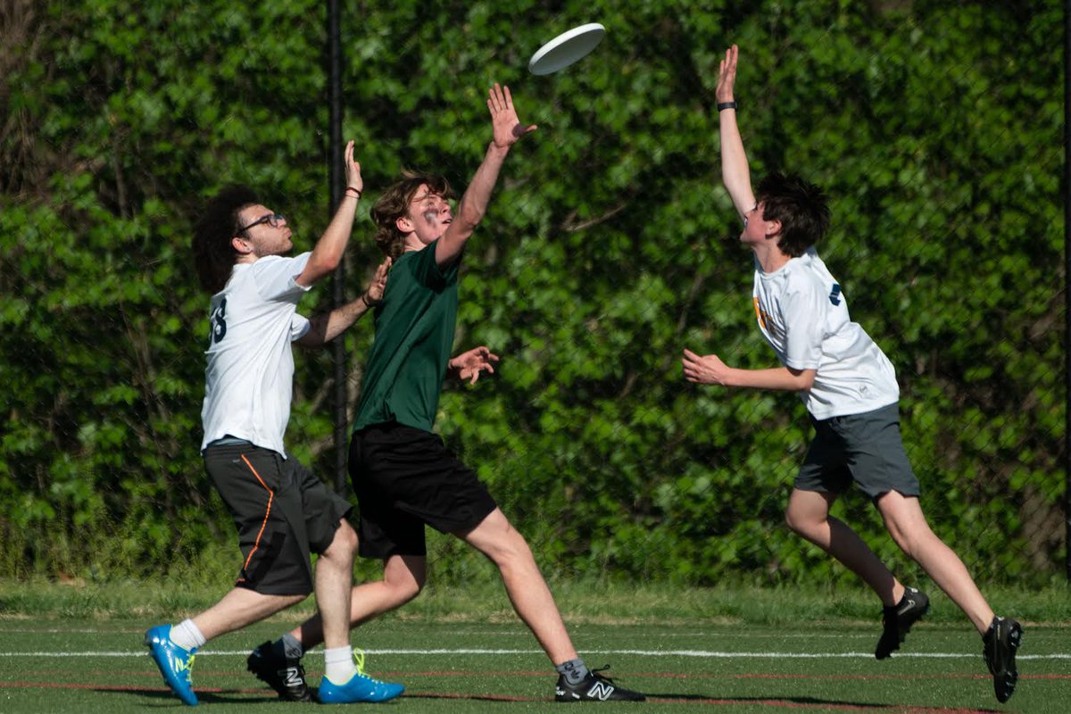 CACougars's tweet image. Congrats to our Ultimate Frisbee team for bringing home the win in their match last night! CA won 15-10.  Asa S. led the team with five touchdown receptions.  An excellent match all around. Way to go, team! #UltimateFrisbee #CommonwealthAcademy #LifeChangingLearning #Athletics