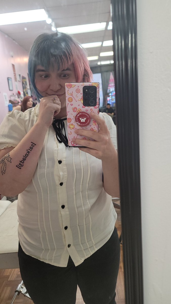 NoelCypress's tweet photo. I did a thing (and saw my babies) 
@VampyKoumori @LokiMimic &amp; Bambi ❤️❤️❤️

We're @PixelVixens for life https://t.co/C7p7Ge6rGL