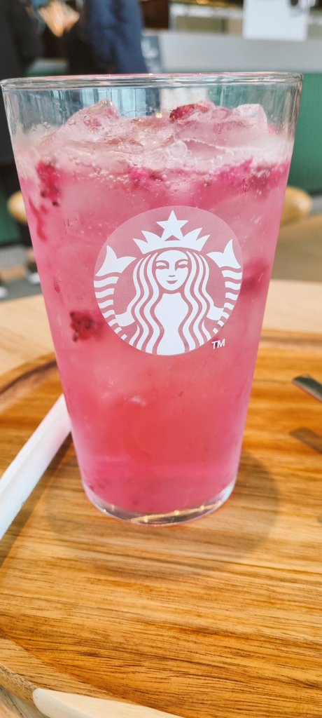Kirtara's tweet photo. Soy una pijis en @Starbucks https://t.co/3ATxFVgDxh