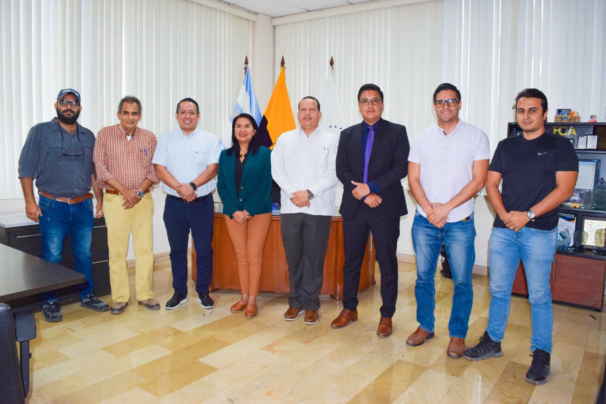SofiaLovato_ug's tweet photo. Nos reunimos con la Dirección de Infraestructura y Obras Universitarias y la Gerencia General de la @ugep_ec, para conocer el avance del proyecto del “Bloque A”, de la Facultad de Ciencias Administrativas y garantizar una óptima ejecución de la obra, que beneficiará a la UG. https://t.co/JNakRF05T4