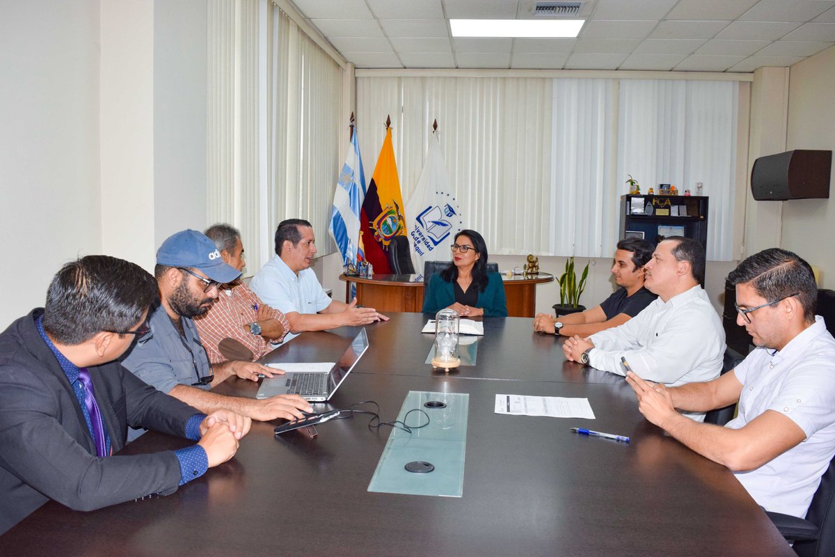 SofiaLovato_ug's tweet photo. Nos reunimos con la Dirección de Infraestructura y Obras Universitarias y la Gerencia General de la @ugep_ec, para conocer el avance del proyecto del “Bloque A”, de la Facultad de Ciencias Administrativas y garantizar una óptima ejecución de la obra, que beneficiará a la UG. https://t.co/JNakRF05T4