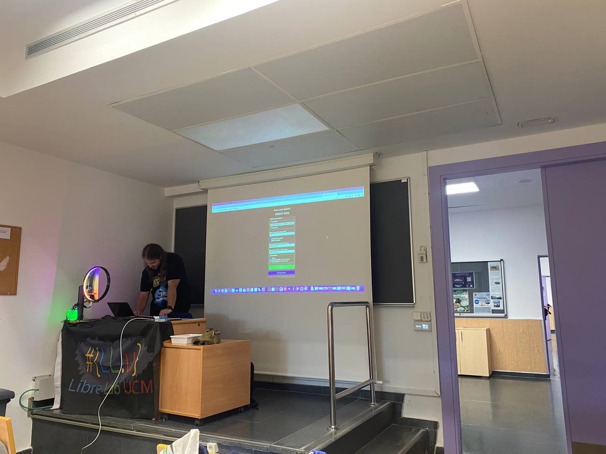 LibreLabUCM's tweet image. Esta mañana hemos dado un taller de domótica en @informaticaucm 
Hablamos sobre Tasmota y Wled 💡entre otras tecnologías libres! 
Muchas gracias a todos los asistentes, nos vemos en el próximo!