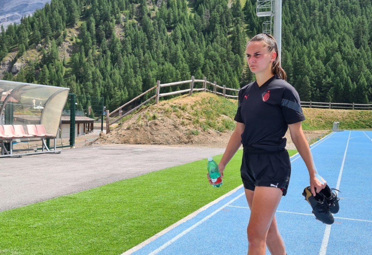 LucaManinetti's tweet photo. 🔴⚫️ Ultime #MilanFemminile: oggi Silvia #RubioAvila si è allenata a parte con area atletica, non ancora in gruppo https://t.co/ERdo2JZxDD