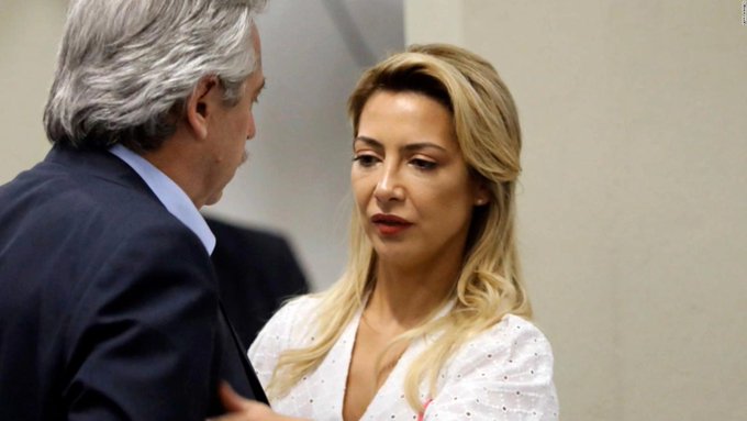 fortavat's tweet photo. Alberto Fernández: "Me dejaron solo pero al menos te tengo a vos, Fabiola".
Fiambrola: "Justamente de eso quería hablarte". https://t.co/lYgklxesMB