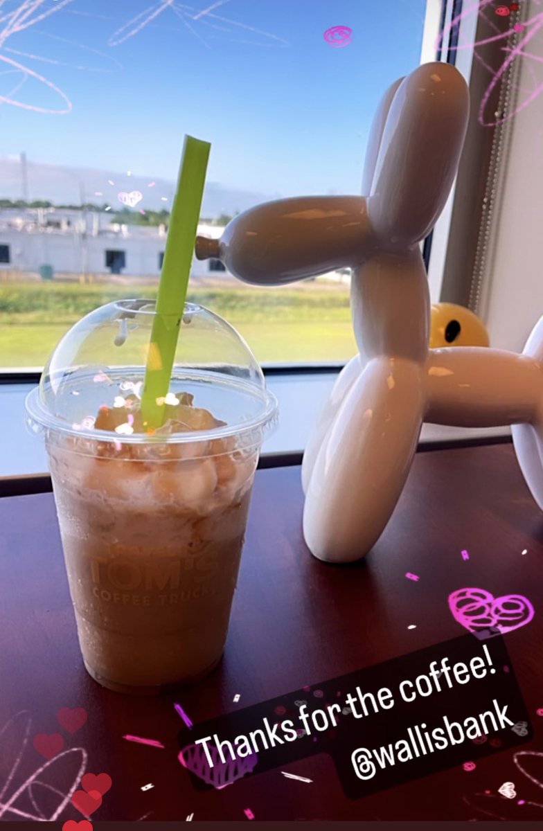 GraceKay_7's tweet photo. Thank you @wallisbank!! 😋 https://t.co/9Gme4P614e