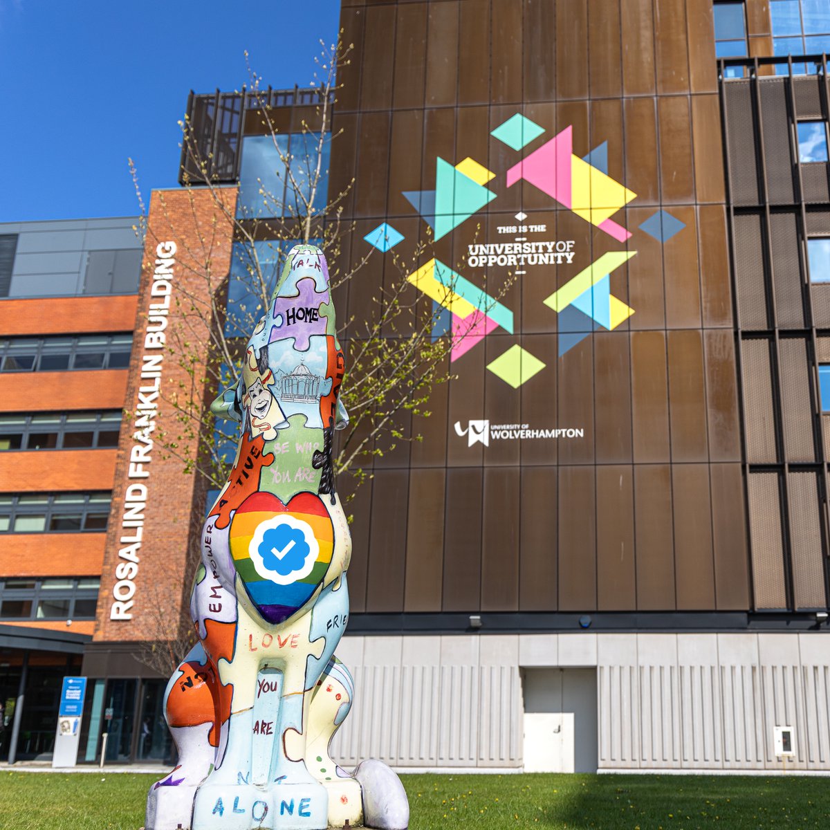 wlv_uni's tweet photo. We might not have our verified blue tick anymore, but you can take our resident wolf as proof that this is the official University of Wolverhampton Twitter account 🐺😅 https://t.co/CyVHMg2Qol