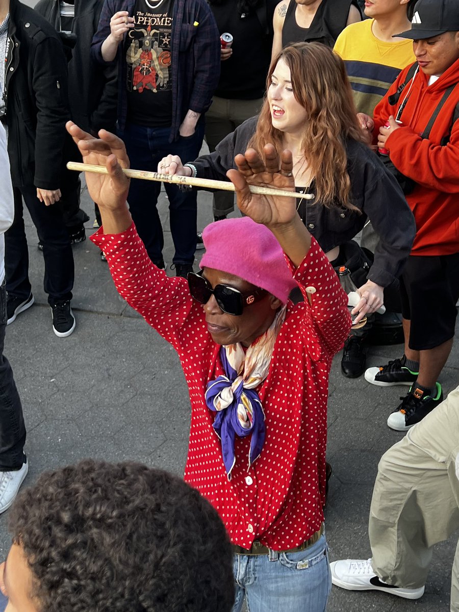edtrees's tweet photo. 420 at Washington Square Park https://t.co/KY0qzwAzre