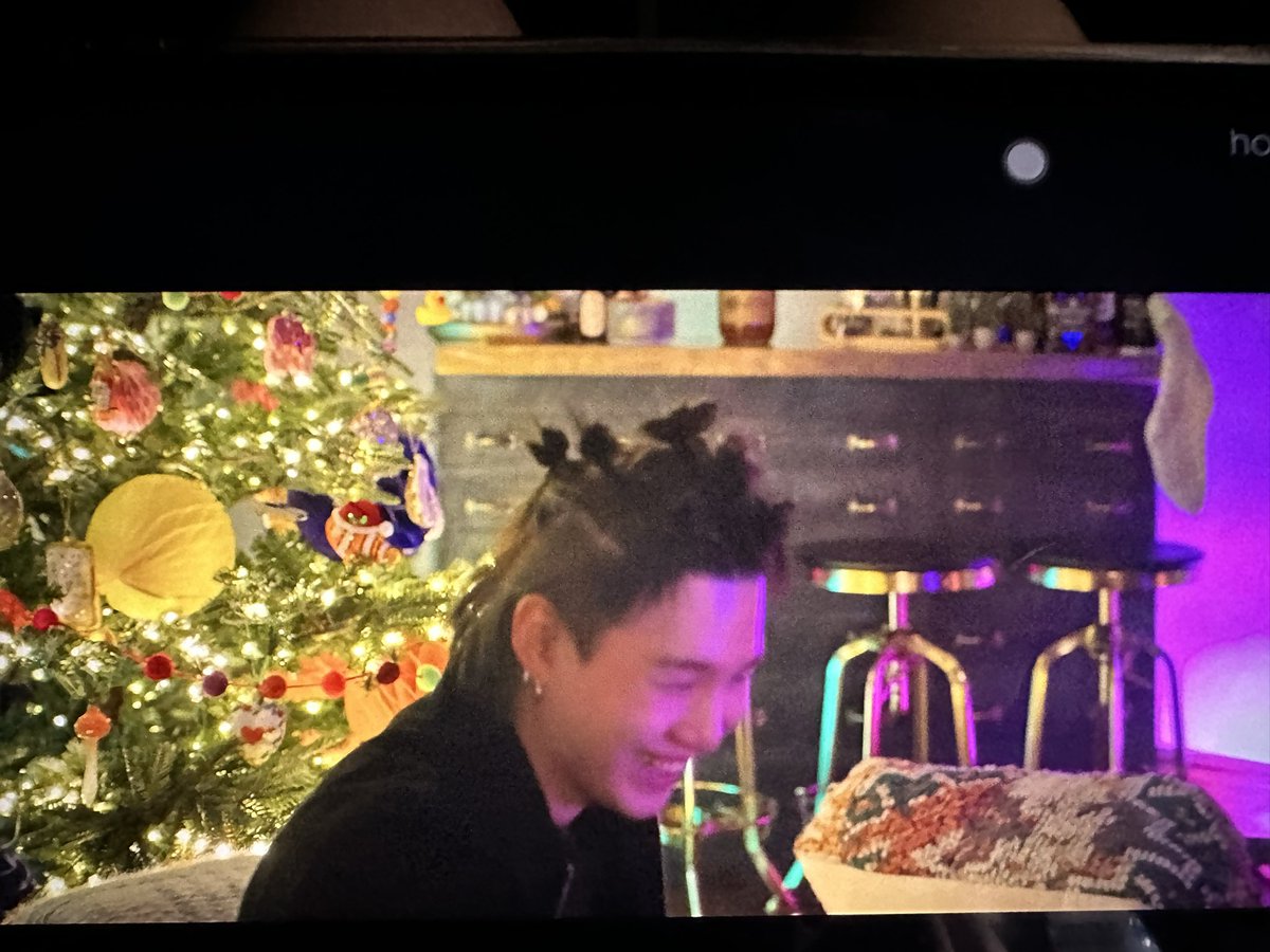 ป๋อมแป๋มจะแหวกว่ายไปกับบังทัน💜ลูกชายชื่อกุกตุ่ย🐰 tweet media