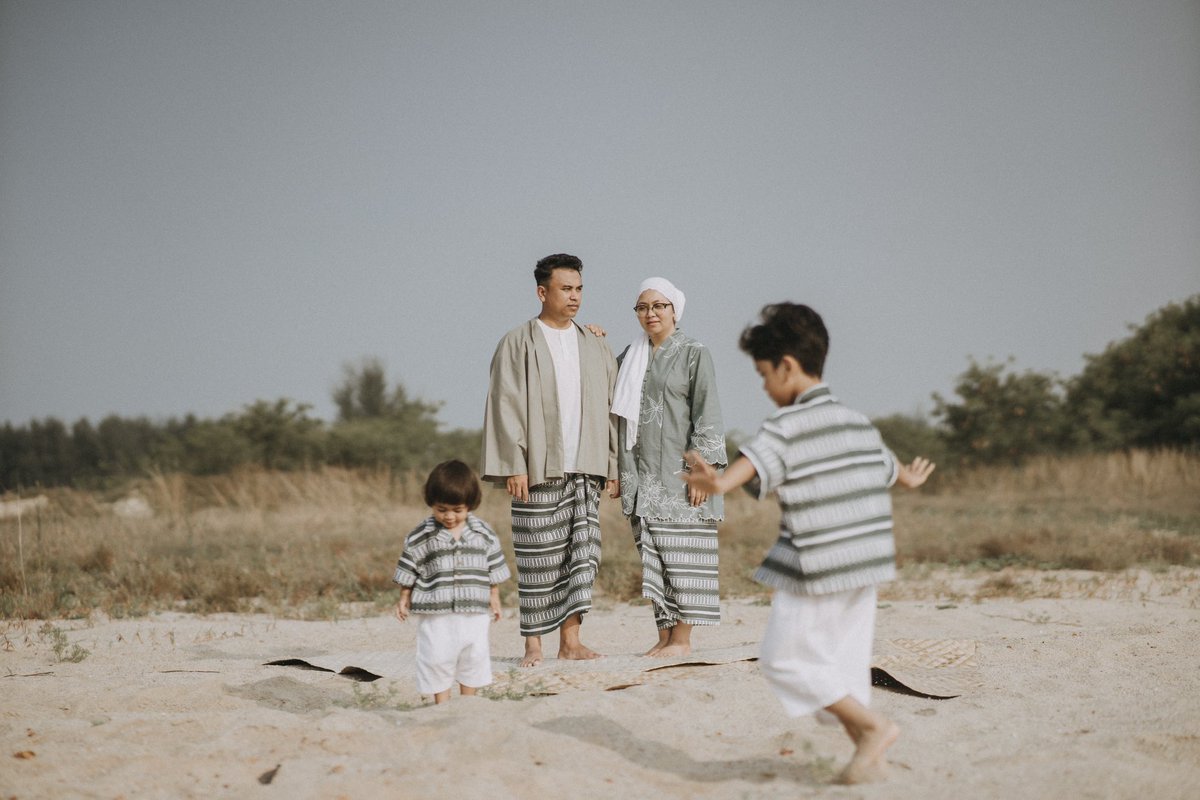 Penat seminggu peram gambar raya. Selamat hari raya semua. Thanks mak <a href="/jeppppppppppp_/">Jefri El’Mansor</a> buat baju ktorg satu family cantik2.