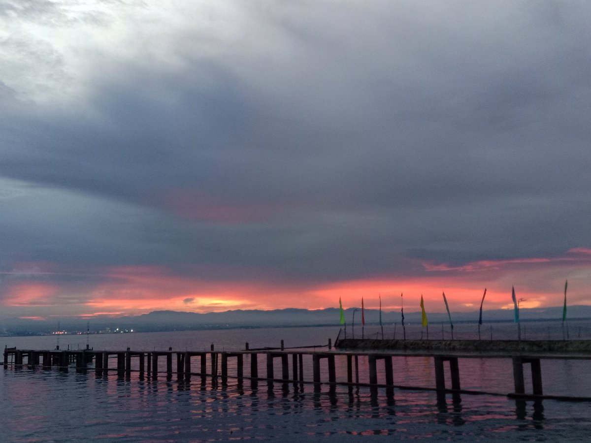 i'm asking those who love the outdoors to post a picture. a picture that YOU took. just a pic, no description. the goal is to regain peace and harmony without negativity. please copy the text, put a picture on YOUR page, and let's look at these beautiful pictures. here's mine.