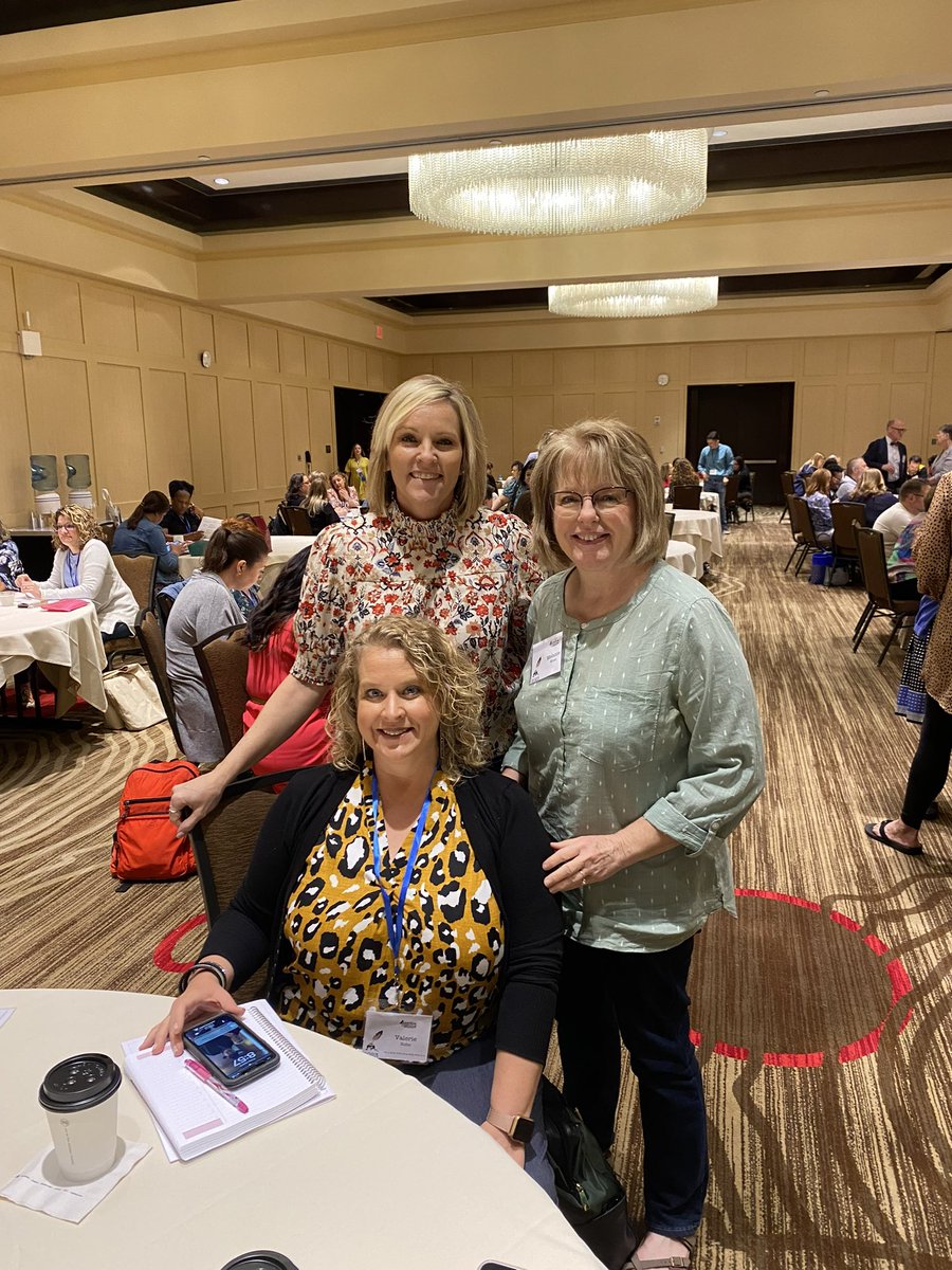 shellyhaney19's tweet photo. Day 2 of the @AbydosInt conference for our @bunche_elem team today!!  @_REACH_Network_ @Midland_ISD #writing #gettingourlearnon @krista_daniel https://t.co/hrdN4soLpD