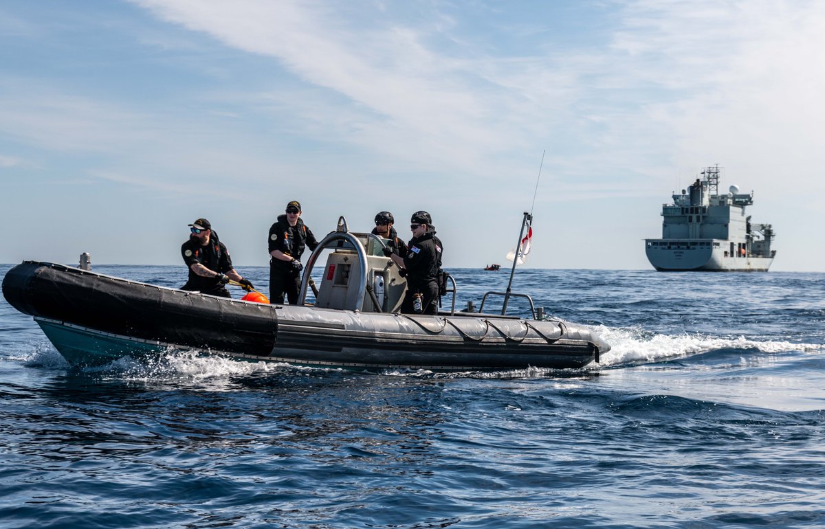 CJOC_COIC's tweet image. Members of Naval Replenishment Unit ASTERIX practice man overboard responses and Helo Operations during Operation PROJECTION INDO - PACIFIC in the Mediterranean Sea. #OperationalReadiness