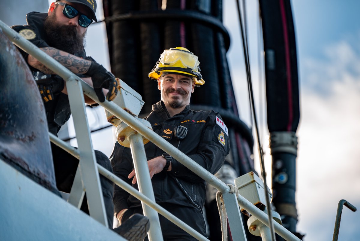 CJOC_COIC's tweet image. Members of Naval Replenishment Unit ASTERIX practice man overboard responses and Helo Operations during Operation PROJECTION INDO - PACIFIC in the Mediterranean Sea. #OperationalReadiness