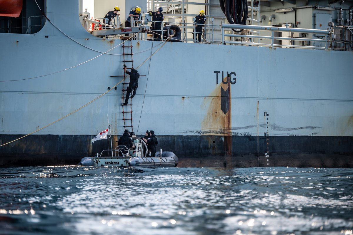 CJOC_COIC's tweet image. Members of Naval Replenishment Unit ASTERIX practice man overboard responses and Helo Operations during Operation PROJECTION INDO - PACIFIC in the Mediterranean Sea. #OperationalReadiness