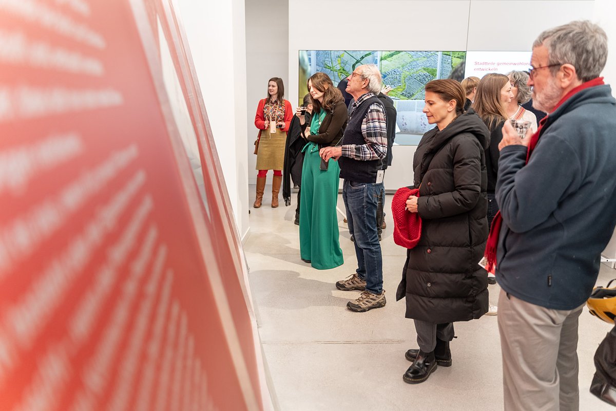 BDABayern's tweet photo. Am Dienstag, 25.4., Diskussionsabend zur Ausstellung "Die #Bodenfrage – Klima, Ökonomie, #Gemeinwohl", in Kooperation mit dem #PlanTreff der Stadt #München. https://t.co/iSJaa6mdo0 @muenchen @plantreffmuc @StadtMuenchen #Architektur https://t.co/QKjcn1yyII