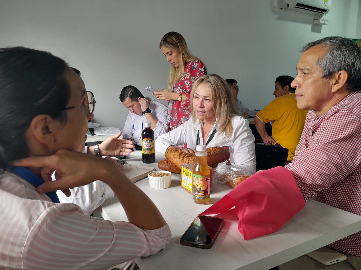 CCBucaramanga's tweet photo. #AEstaHora inicia la undécima versión de #CompraRural en @CenferSA, la rueda de negocios organizada por la #CCB y @ccbarrancabja, para potenciar el relacionamiento y la proveeduría de los agroproductores de Santander. #Agroferia https://t.co/HYdsgMVBao