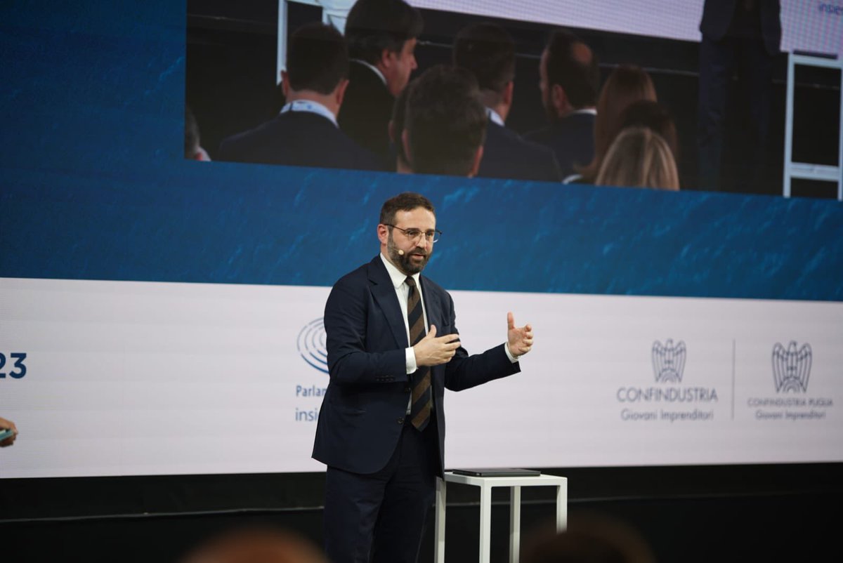 Orizzonti Economici #VOCI2023 | I riflessi della guerra sull’economia, quali sono i principali risvolti? IA, chip e terre rare: asset strategici delle due rivoluzioni green e digital?
Ne abbiamo parlato con Claudio Cerasa, Fabio Tamburini e Giuseppe De Bellis
Guarda la gallery⬇️