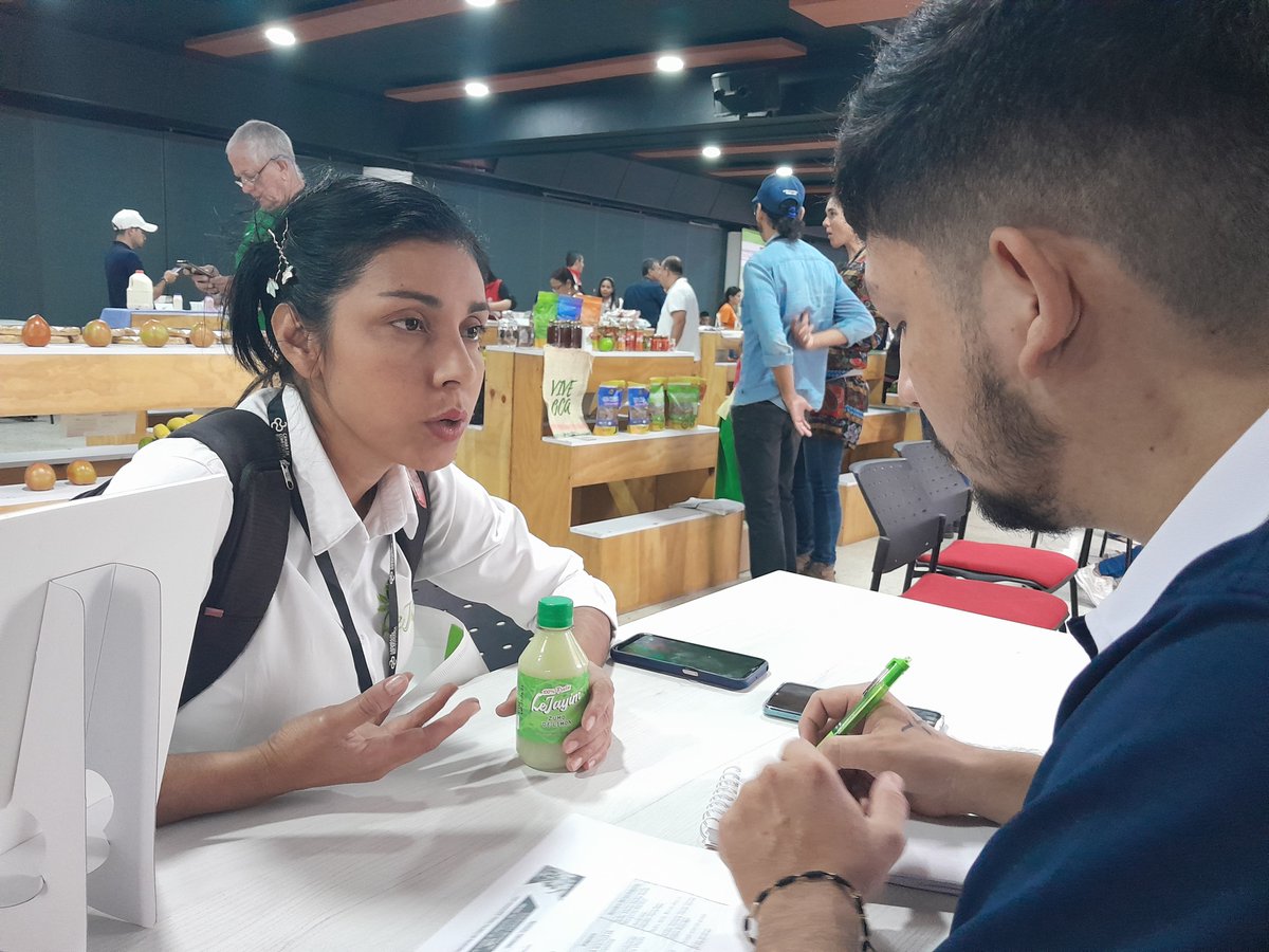 CCBucaramanga's tweet photo. #AEstaHora inicia la undécima versión de #CompraRural en @CenferSA, la rueda de negocios organizada por la #CCB y @ccbarrancabja, para potenciar el relacionamiento y la proveeduría de los agroproductores de Santander. #Agroferia https://t.co/HYdsgMVBao