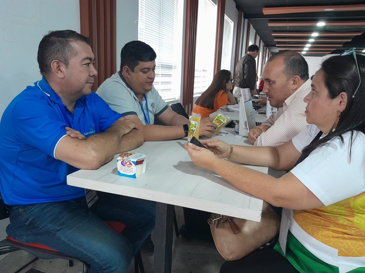 CCBucaramanga's tweet photo. #AEstaHora inicia la undécima versión de #CompraRural en @CenferSA, la rueda de negocios organizada por la #CCB y @ccbarrancabja, para potenciar el relacionamiento y la proveeduría de los agroproductores de Santander. #Agroferia https://t.co/HYdsgMVBao
