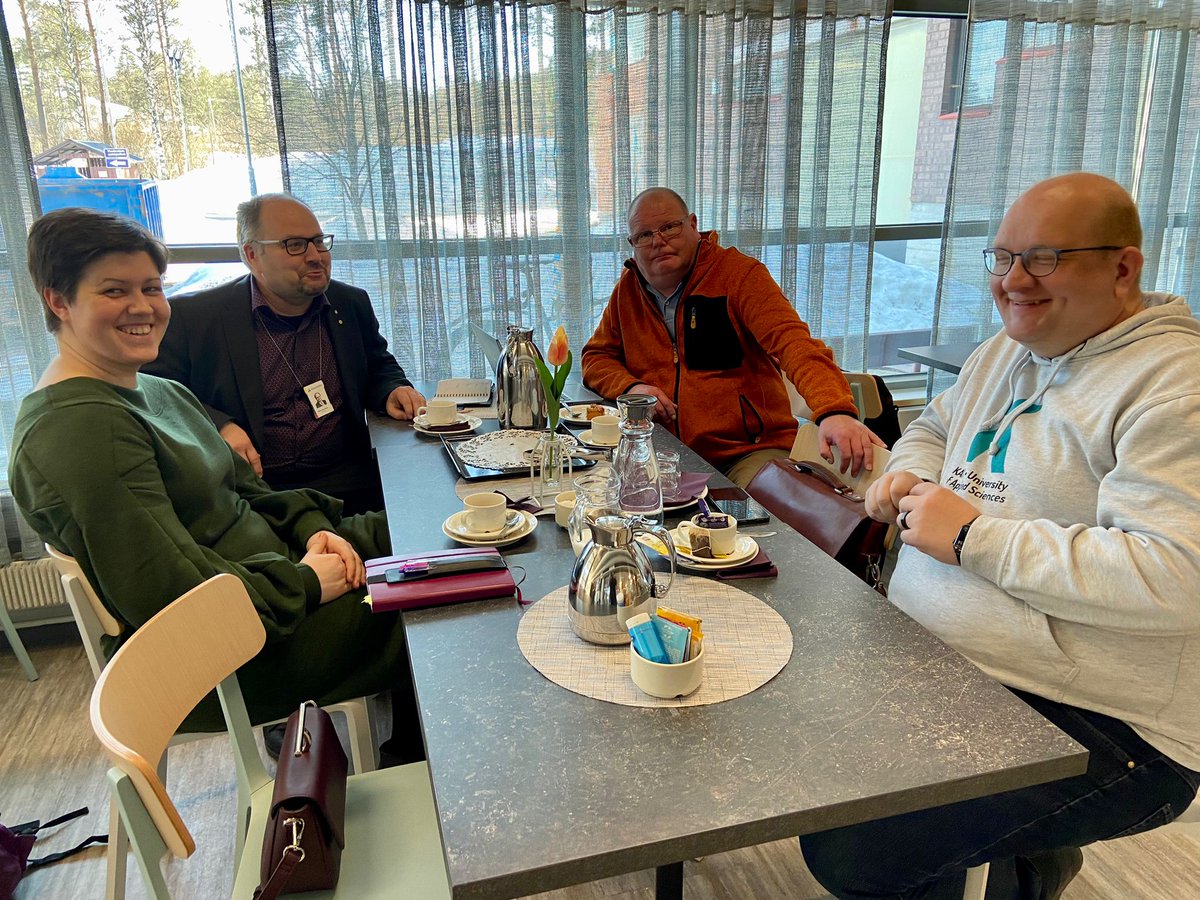SippolaA's tweet photo. Tänään ja eilen työt vei Kajaaniin. Hienoja kohtaamisia ja keskusteluja paikallisten insinöörien ja insinööriopiskelijoiden sekä ammattikorkeakoulun johdon kanssa. Kiitos @KajaaniAMK, @MattiSaren ja Jari Kähkönen tapaamisesta! https://t.co/31lR1B5K4p