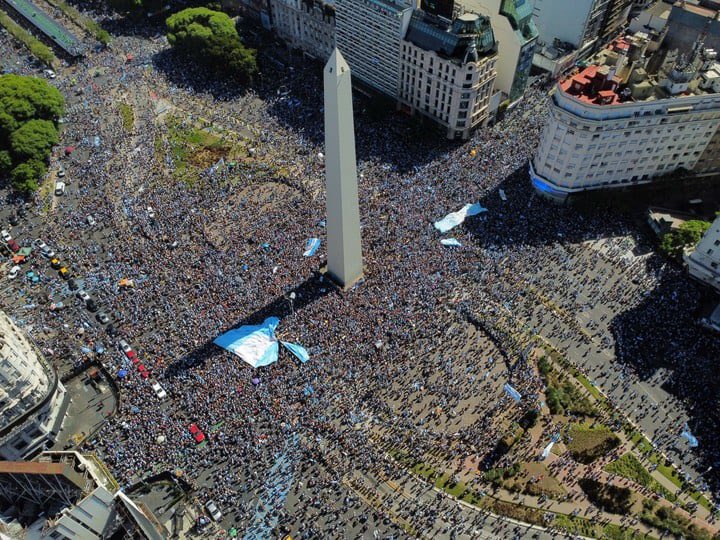 tapiachiqui's tweet photo. Como presidente de la AFA es un honor haber sido parte del sorteo en la FIFA, y poder disputar el mundial sub 20 en la tierra de los campeones del mundo 🏆🇦🇷

Sean todos bienvenidos al país más futbolero del planeta ⚽️ 🌎 https://t.co/Q3WS3DAaQM