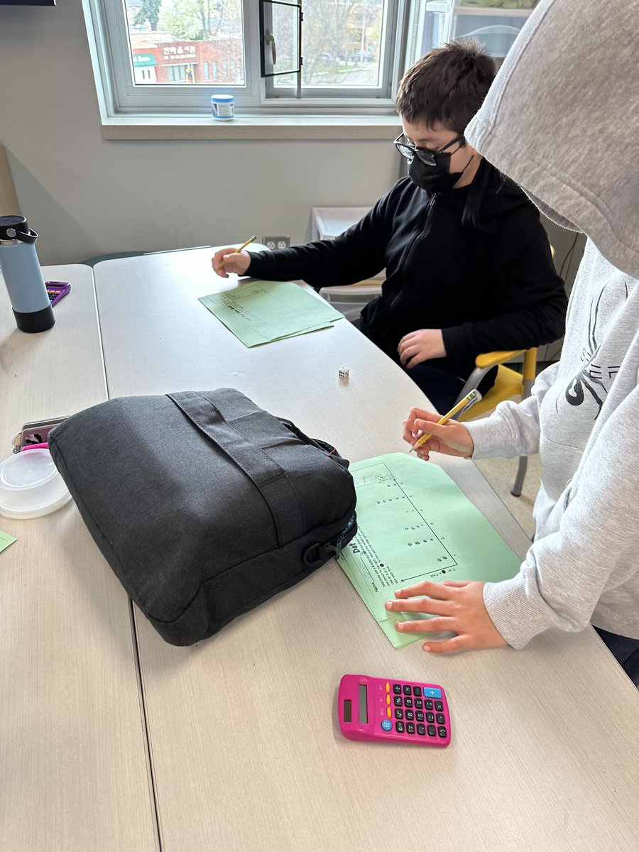MrsSagrisK's tweet photo. Learning statistics through dice rolling and data collection. @LincJrHi https://t.co/MKRJtUAcnL