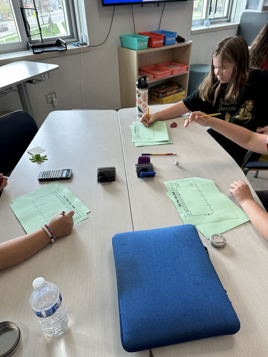 MrsSagrisK's tweet photo. Learning statistics through dice rolling and data collection. @LincJrHi https://t.co/MKRJtUAcnL