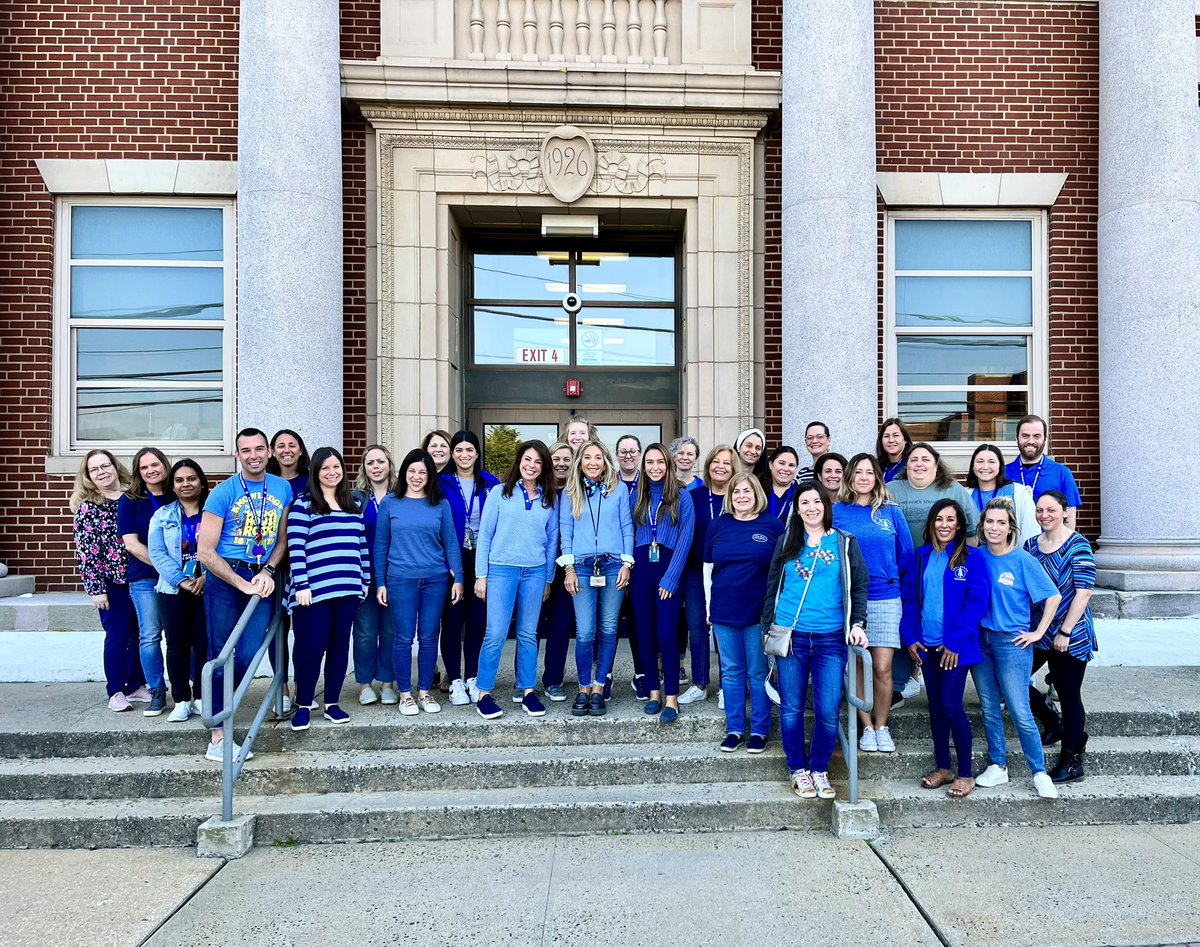 East School is a sea of blue for Autism Awareness Day today! 💙<a href="/24Kath/">Kathy Connolly</a> <a href="/CZawatson/">Cristine Zawatson</a> <a href="/LBSchoolsNY/">LongBeachSchools</a> #ProudtobeLB