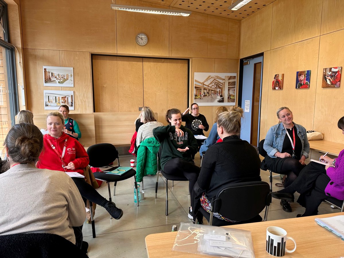 NoahsArkHospice's tweet image. Bringing Makaton to Noah’s Ark! 🙌👏👋

Both members of the care and non-care teams completed Makaton Level 1 &amp;amp; 2 training in March, where they learned over 250 signs and symbols!
 
Read more about Makaton at Noah's Ark here:
 ow.ly/savA50NP5lo

#childrenshospice #makaton