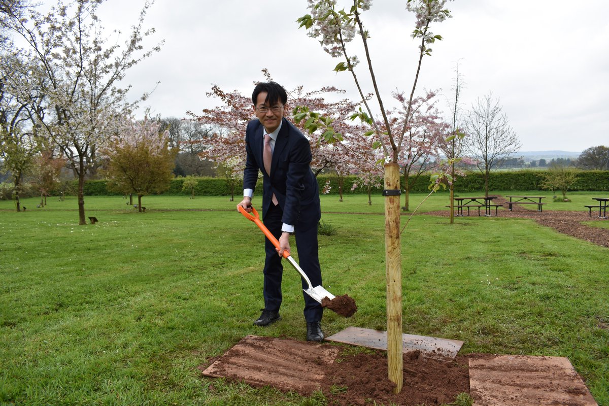 KeeleUniversity's tweet photo. Today, we welcomed @JAPANinUK to our campus, who came to see our fantastic collection of flowering cherries - and planted a new tree while they were here 🌸

We have one of the largest collections in the UK, boasting 283 varieties and species ➡️ https://t.co/YZOuyX3B0h https://t.co/qlWQlWalze