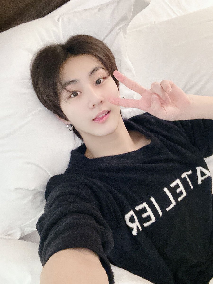 : ขอโทษที่เมาแล้วคิดถึงเธอตอนตีสาม
: เพ้อไรพี่เจ๋ง เมาก็มานอน