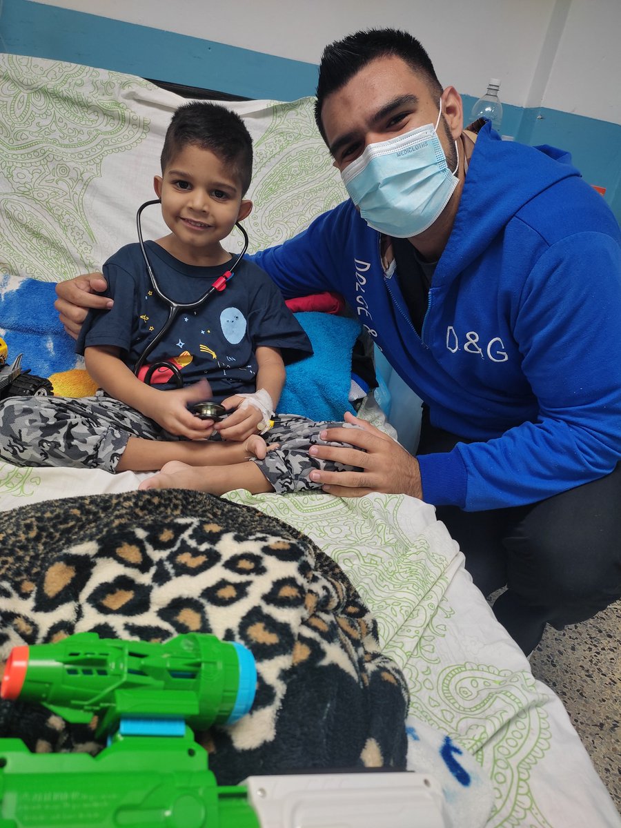_CarlosMillan_'s tweet photo. Muy feliz por este campeón. Hoy después de 52 días hospitalizado por una Neumonía complicada. 

En pediatría siempre hay esperanza. https://t.co/xHsXhejrTn