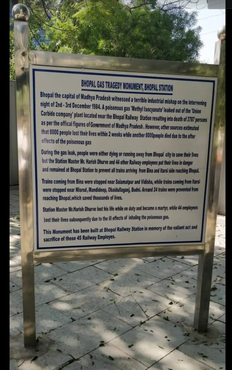 Sanjay_IRTS's tweet photo. Station Master Dhurve along with a porter ran towards northern end of platform &amp; tried to let an express train pass through without halting at Bhopal during gas leak &amp; in the process,inhaled the toxic gas&amp;died. Memorial of Mr Dhruve &amp; 44 other railway staff who gave their lives. https://t.co/sQtX1WziTV