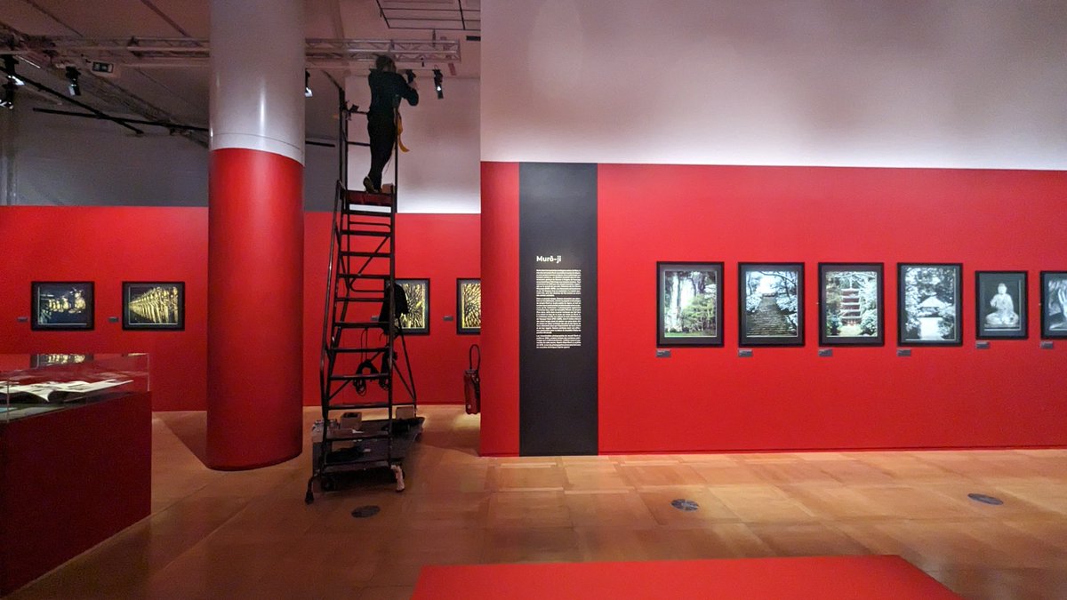 mcjp_officiel's tweet photo. #ExpoKenDomon Les derniers préparatifs de notre expo consacrée à Ken Domon, pionnier de la #photographie réaliste japonaise, sont en cours. Nous serons prêts pour vous y accueillir dès le 26 avril ! 
🎁En entrée libre https://t.co/XL0lA4QHkD