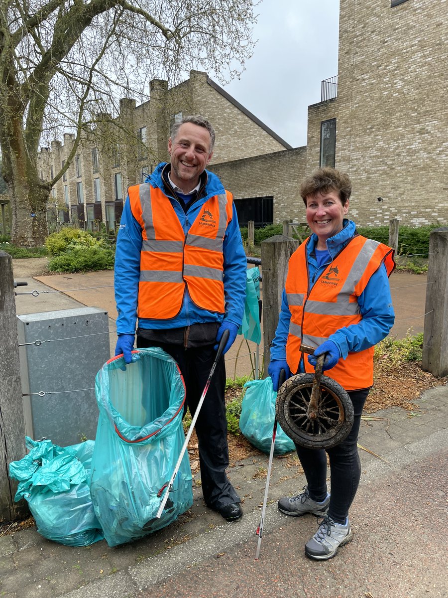 CortevaUK's tweet photo. #TeamCorteva had a very productive morning today.
Did you know that there are plenty of opportunities to volunteer and care for our #Greenspaces with @CambStreetScene?
#CortevaGrows #EarthDay https://t.co/cvPEWZ4hUt