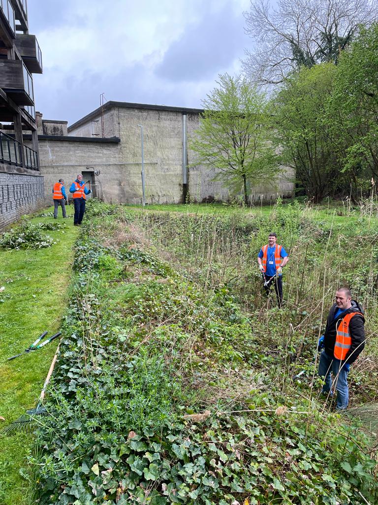 CortevaUK's tweet photo. #TeamCorteva had a very productive morning today.
Did you know that there are plenty of opportunities to volunteer and care for our #Greenspaces with @CambStreetScene?
#CortevaGrows #EarthDay https://t.co/cvPEWZ4hUt