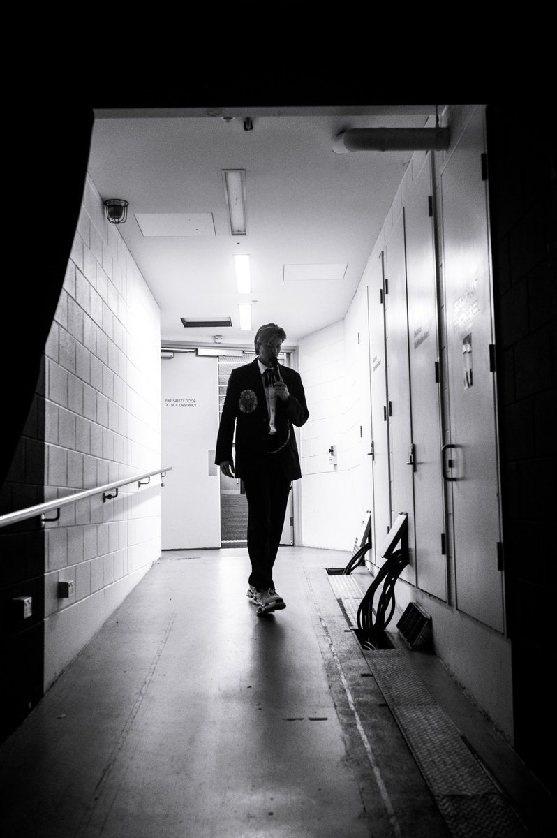 oneruel's tweet photo. MELBOURRNE!!!! first ever arena show and oh my god i’m lost for words. you guys made this a night i’ll never forget. love you x https://t.co/lWWvkiokLx