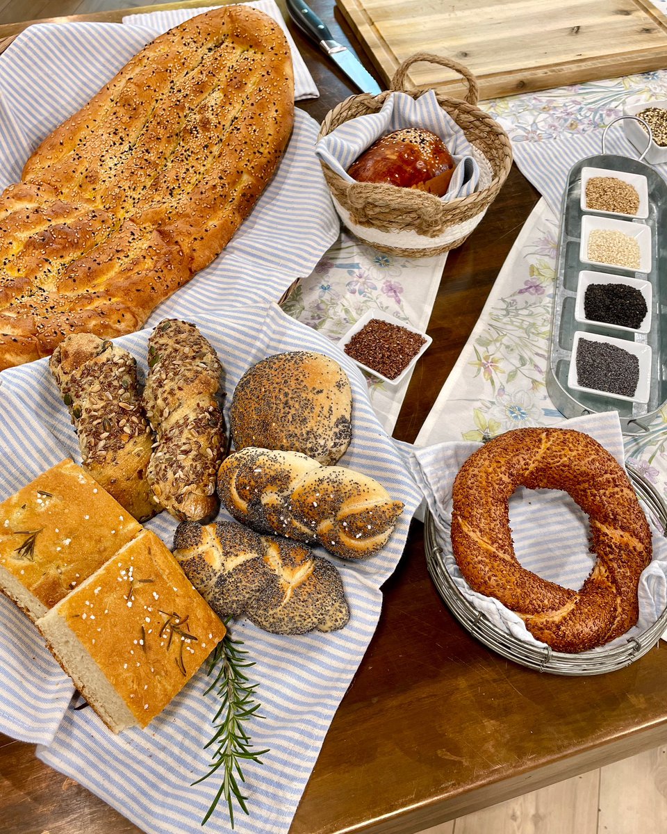 katha_esskultur's tweet image. heute um ca. 17.40 uhr live im #studio2 auf @ORF 2:

meine #seisernalewarenkunde #77 zum thema #brotgewürze - teil 2

heute sind wieder alle gewürze #allesbio, aber nicht alle brote (wenn wer eine türkische bio-bäckerei in wien kennt, bitte um zweckdienliche hinweise ;-)).