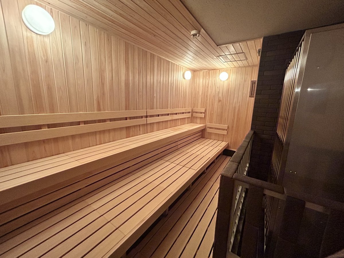 chelsea_sauna's tweet photo. 4/24オープンのサウナ東京、マジで日本一のサウナすぎた…！

・アウフのためにある都内最大サウナ
・ケロのセルフロウリュ
・昭和ストロングサウナ
・温度の違う水風呂
・60名以上座れる外気浴 etc

書ききれないぐらい、拘りが凄い。この1年で一番ととのったし、絶対No.1人気になる気しかしない。 https://t.co/2tHBtymkFG