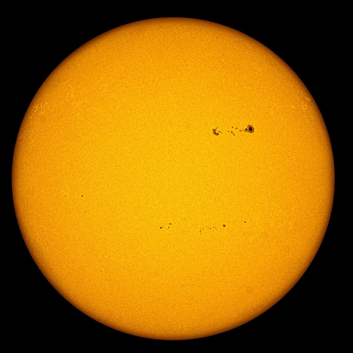 hyman_roger's tweet photo. Friday 21st April Sun. @MoonHourSocial #SOLAR #Astrophotography https://t.co/cG9ihSmYsH