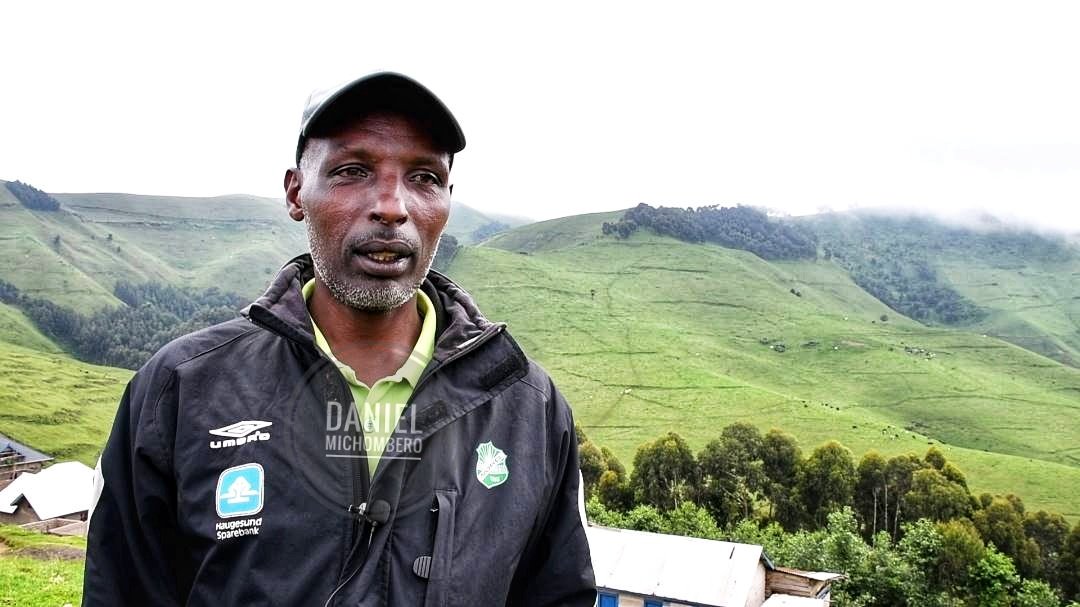 michombero's tweet photo. #RDC🇨🇩: plusieurs membres de la communauté Tutsi que j'ai rencontré ce vendredi 21 avril à #Mushaki ds le territoire de #Masisi dénoncent la politisation de leur situation.
"Qu'ils cessent avec cette manière de ns utiliser ds les fins politiques, ns en sortons victimes ", 
1/2 https://t.co/JwMtCTA2FS
