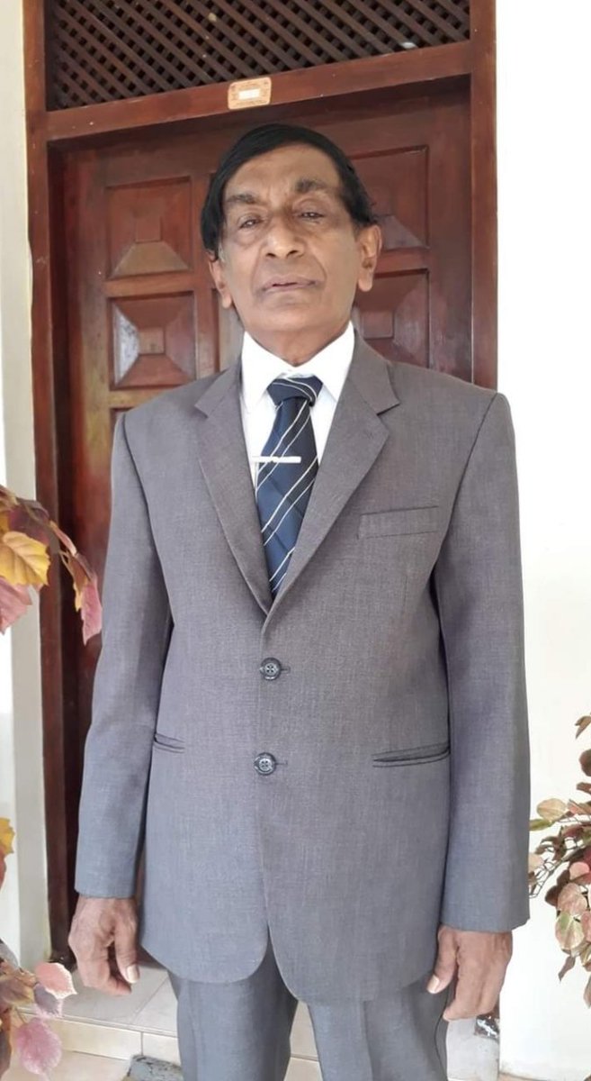 2023 අලුත් අවුරුද්දේ තම අසරණ කුලී නිවැසියන් දුකට පත් කර විදුලිය කපා අදුරේ තබා,ගෙවල් දොරවල්, වහලවල් කඩා, මැරයන් වට කරගෙන සිටින මිනීමරු චන්ඩි නාකියා.. ස්ත්‍රී දුෂකයා.පාපී තිරිසනා මූ තමයි.මේ තිරිසනා ගැන සියලු දෙනාගේ දැනගැනීම පිණිස.අද මිනීමරුවෝ එක්ක ඇවිත් අහිංසක මිනිස්සු මරන්න හදලා.