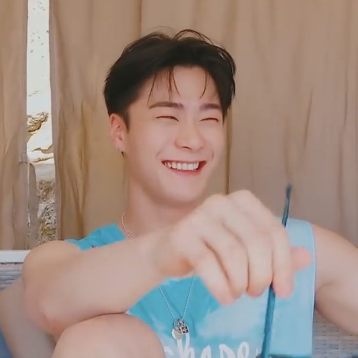 ISUPJW98's tweet photo. ☄️. ) i missed you yesterday, i still do today, i will miss you tomorrow, and many more nights after that. 

thank you for everything, my moon. the stars at night will shine brighter with memories of you. i love you ever so much. https://t.co/XlcEllzcoT