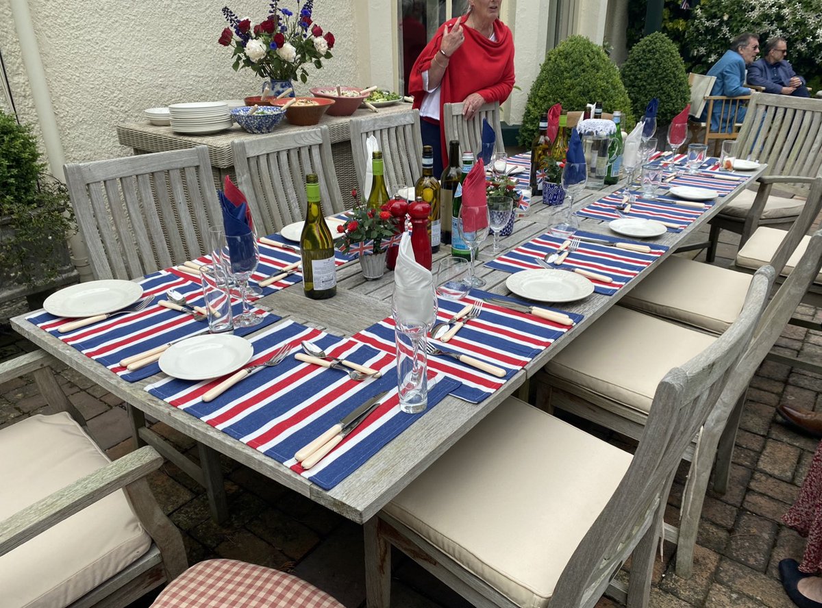 stripesco's tweet photo. THE KINGS CORONATION 👑🇬🇧🤴🏼

The Kings Coronation is right around the corner! May 6th! And we have you covered for all your garden tea party needs! 🍰🫖

From Union Jack bunting, cushions, bucket hats and table settings… this range goes on! 

Shop the range today! https://t.co/TUagyqhOT9