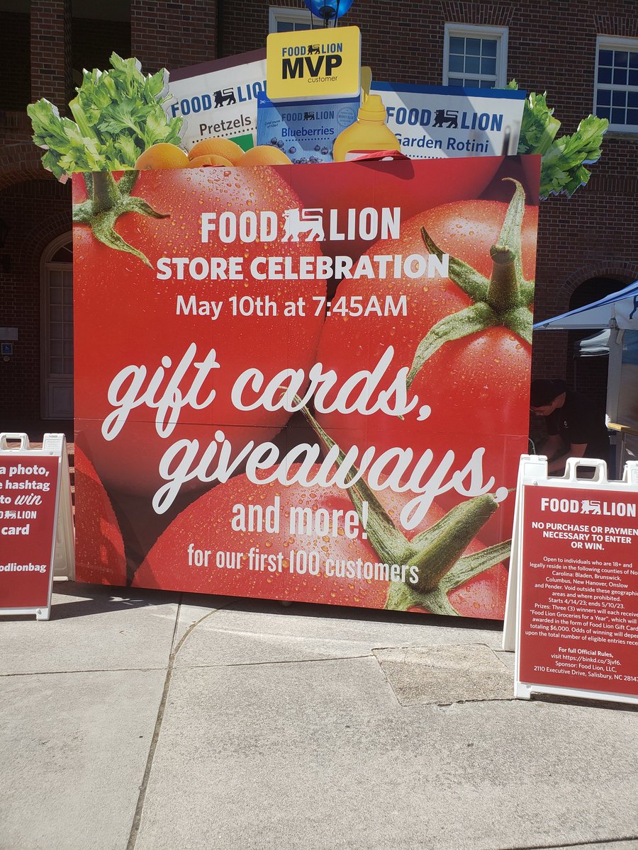 TheKraftCryptid's tweet photo. #bigredfoodlionbag
Doing a giveaway at uncw, gotta love food lion! https://t.co/8tGqbMCw5x
