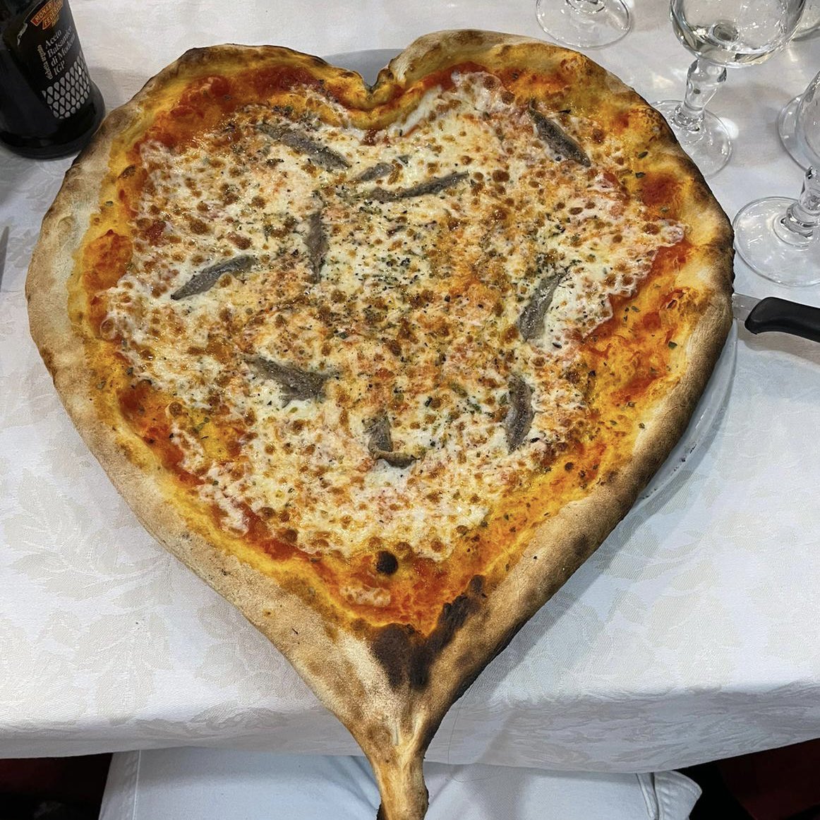 UseTreeBerlin's tweet photo. Wir lieben nicht nur Pizza sondern auch Design! Und wenn man beides auf so hohem Niveau kombinieren kann, sind wir dabei. 
Nächste Woche zeigen wir Kimias Highlights der Milan Design Week. #alcova2023 #UseTreeOnTour #MilanDesignWeek #uxdesign https://t.co/tqh4gBG7Xz