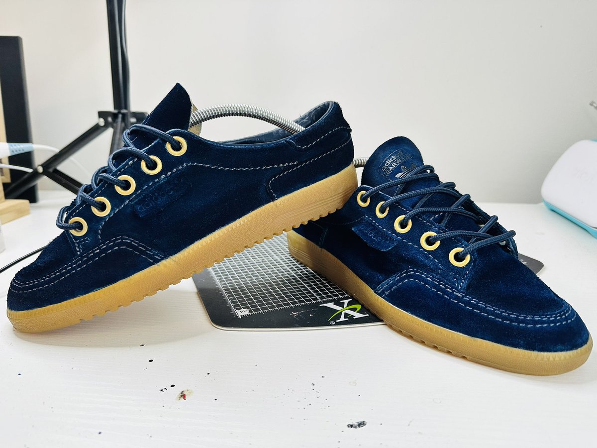 CustomsRe5's tweet photo. Was asked to change up a pair of old Garwens that had seen better days and I know the NGs are this colour but we made the eyelets gold and put rounds in them and now look like a pair of kickers I had 🤣🤣🤣 https://t.co/xssmZlKAGm