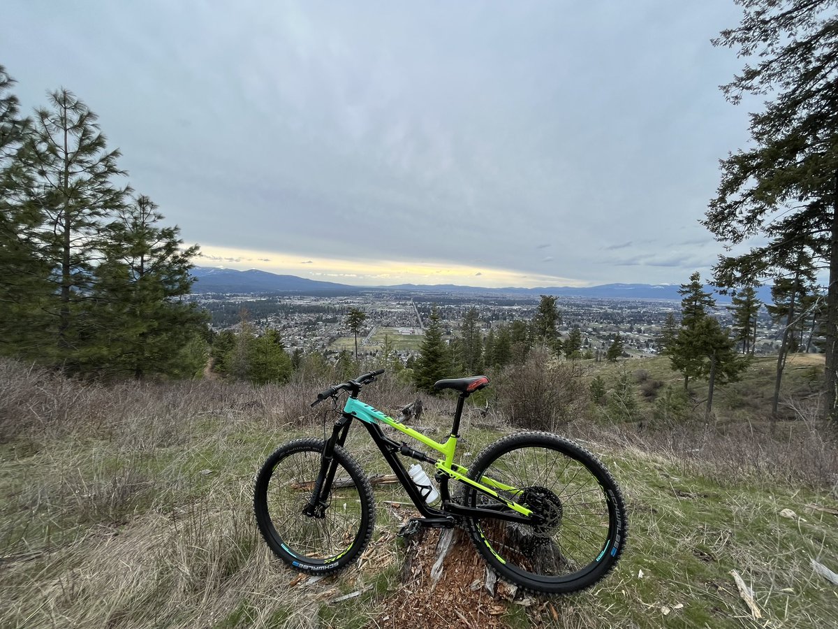 PlaneFocal's tweet photo. First time on a mtn bike in 10 years and it worked me over but dang it was amazing. https://t.co/PeXQGDt45w